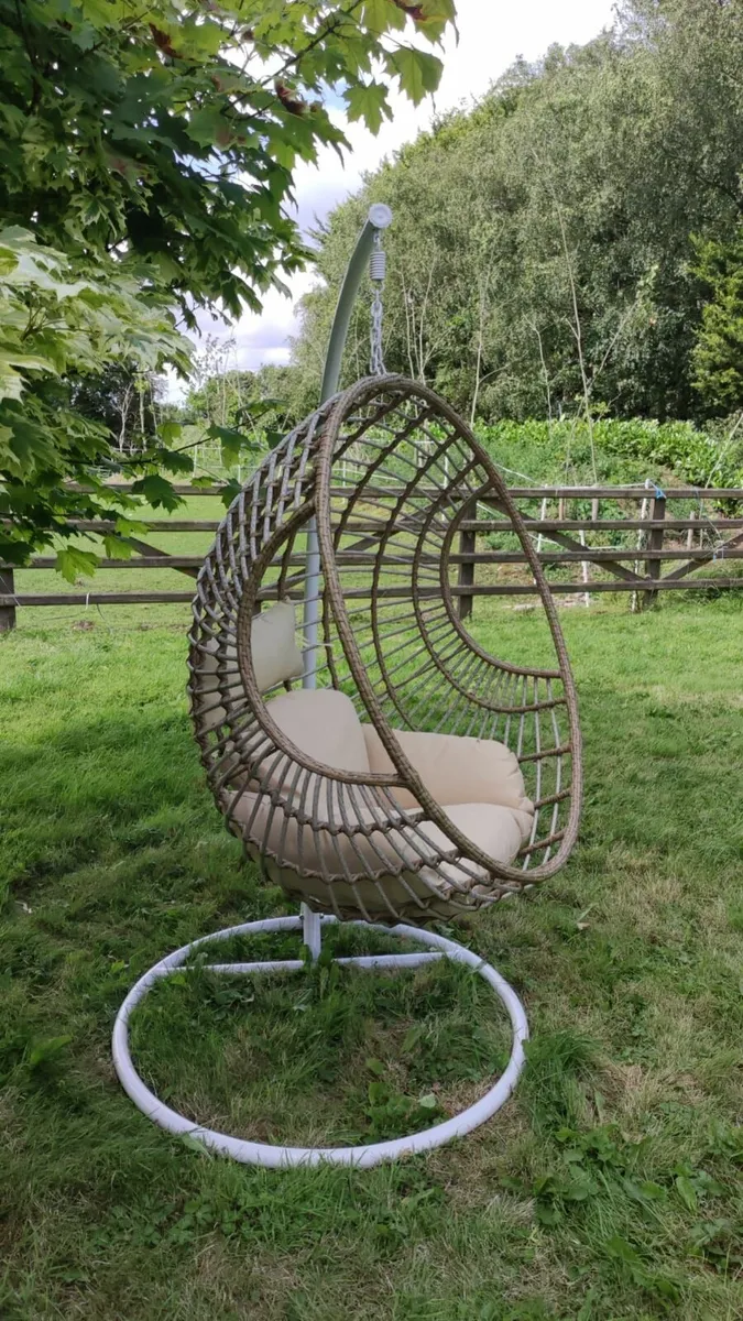 Hanging Swings Eggs – Metal Frame – Free Delivery - Image 4