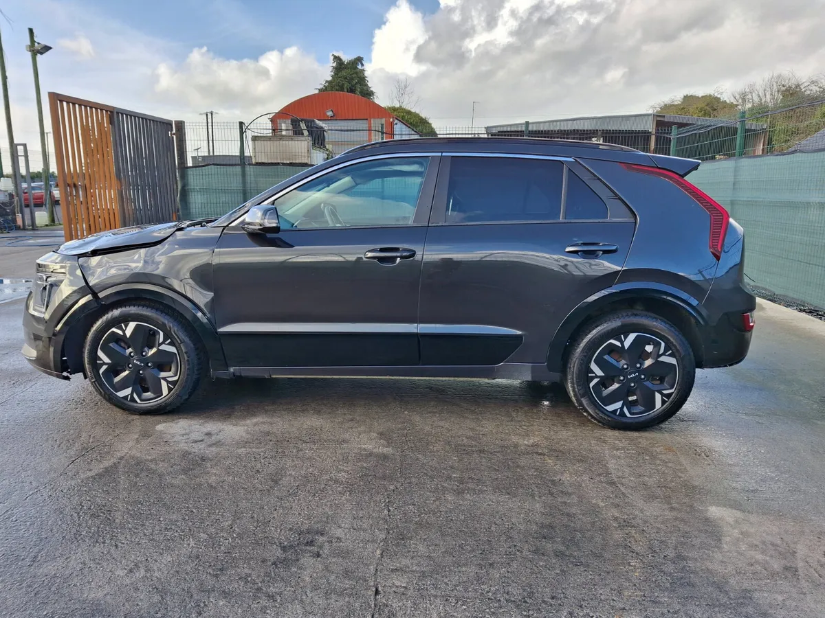 222 Kia Niro K4 EV Driving - Image 2
