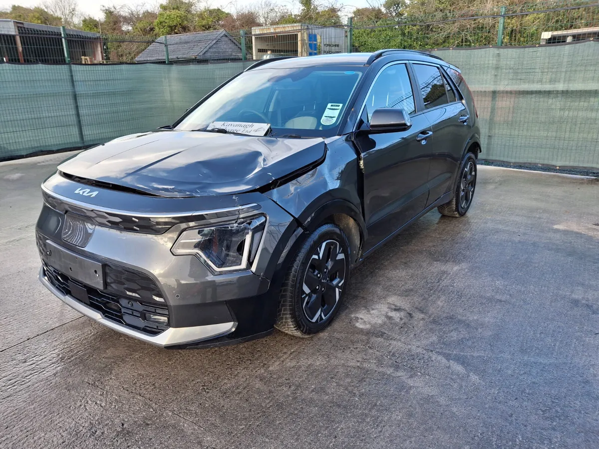222 Kia Niro K4 EV Driving - Image 4