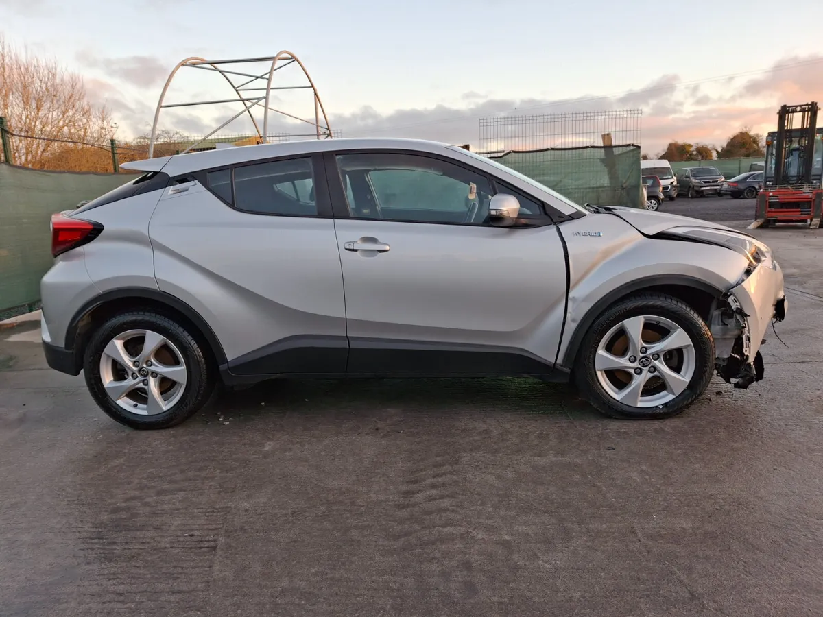 2018 Toyota CHR Hybrid Automatic - Image 3