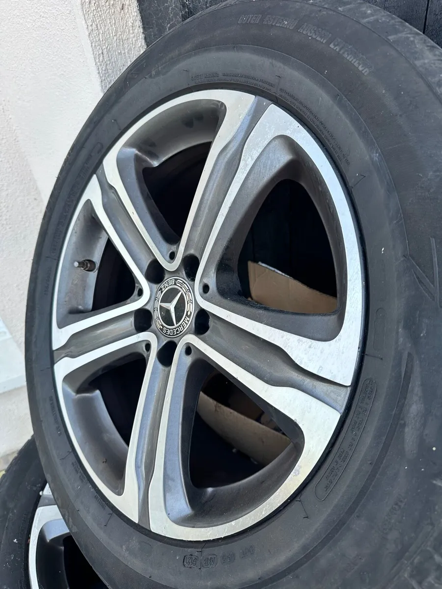 Mercedes alloy wheels - Image 2