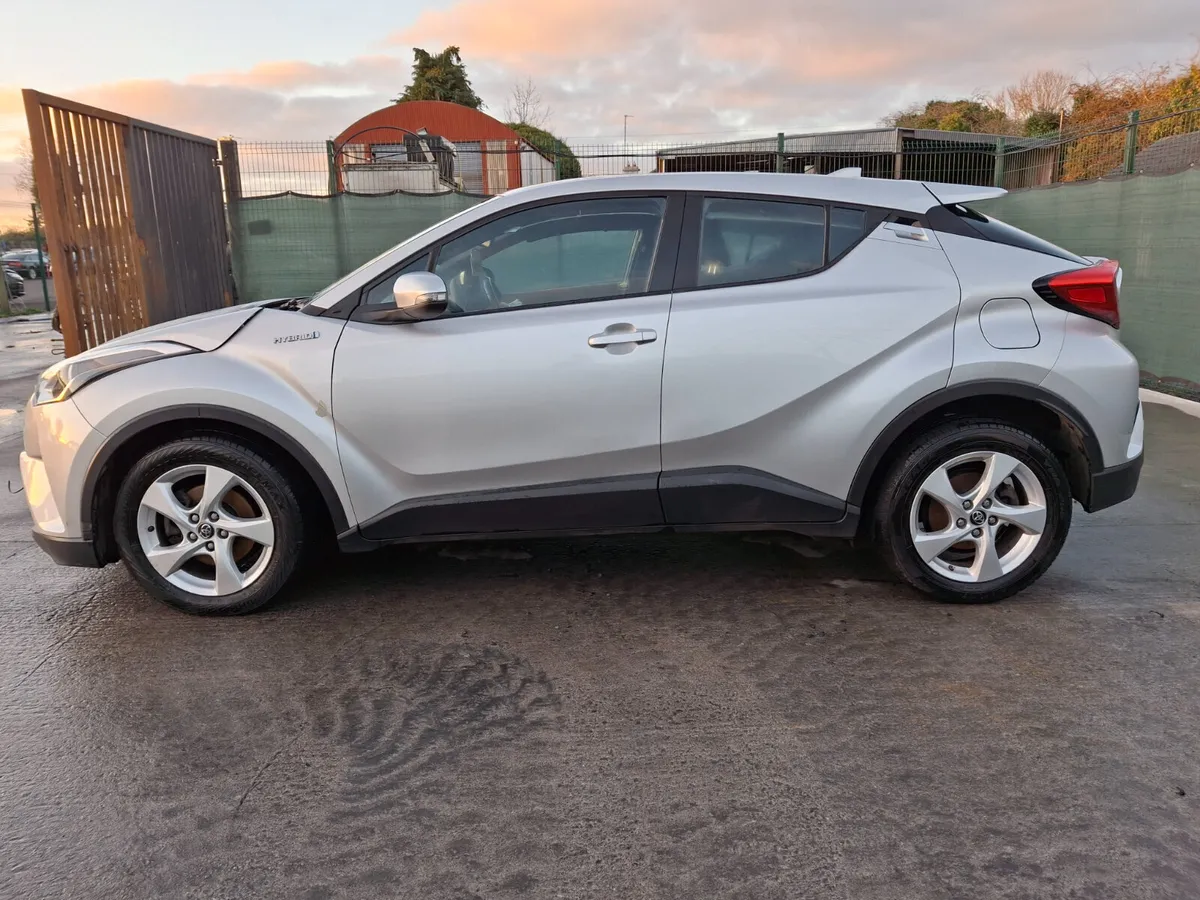 2018 Toyota CHR Hybrid Automatic - Image 4