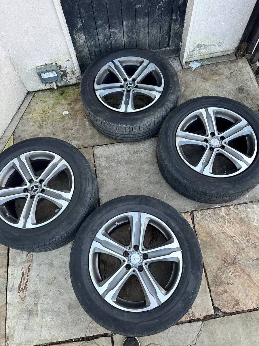 Mercedes alloy wheels - Image 3