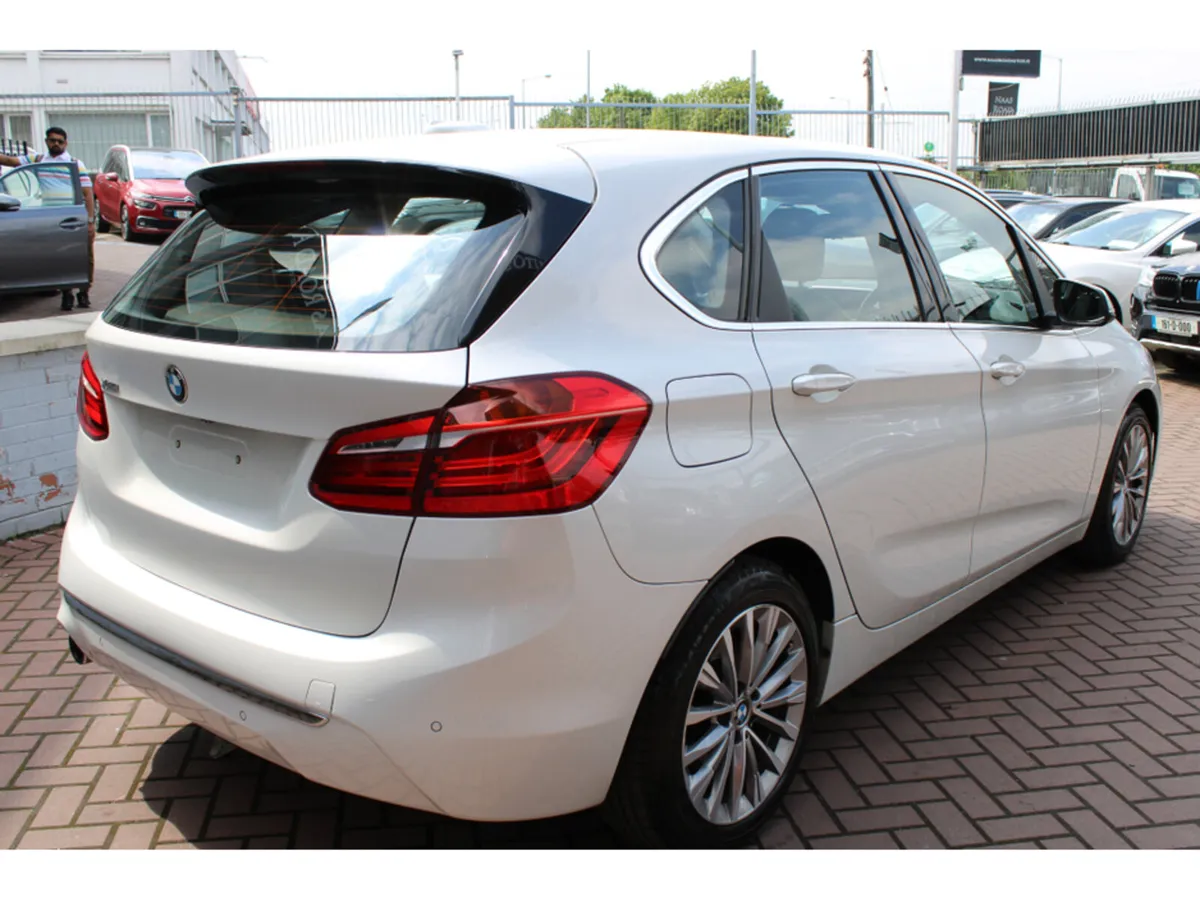 BMW 2-Series 218D SE LUXURY 5DR ESTATE AUTOMATIC / - Image 4