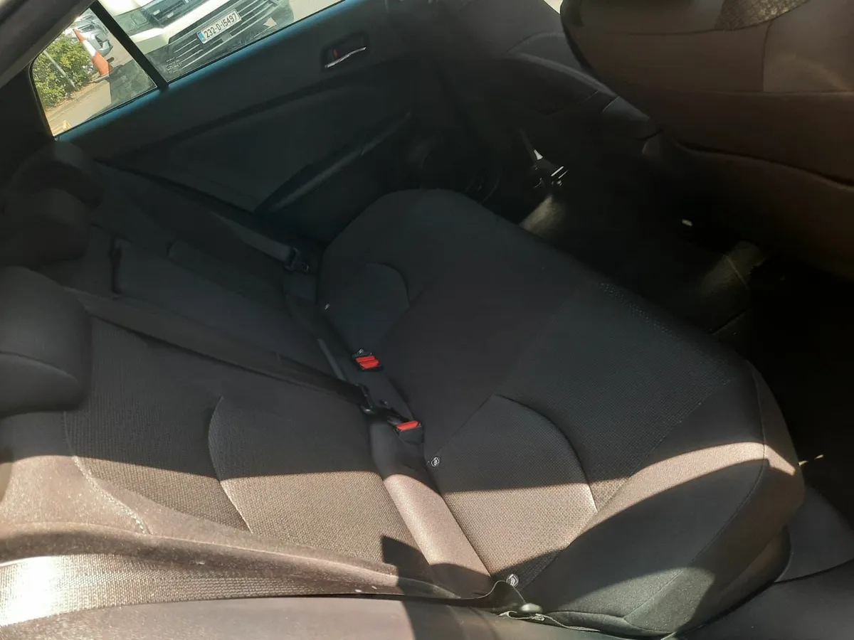 Toyota Prius 1.8 Hybrid - Image 3