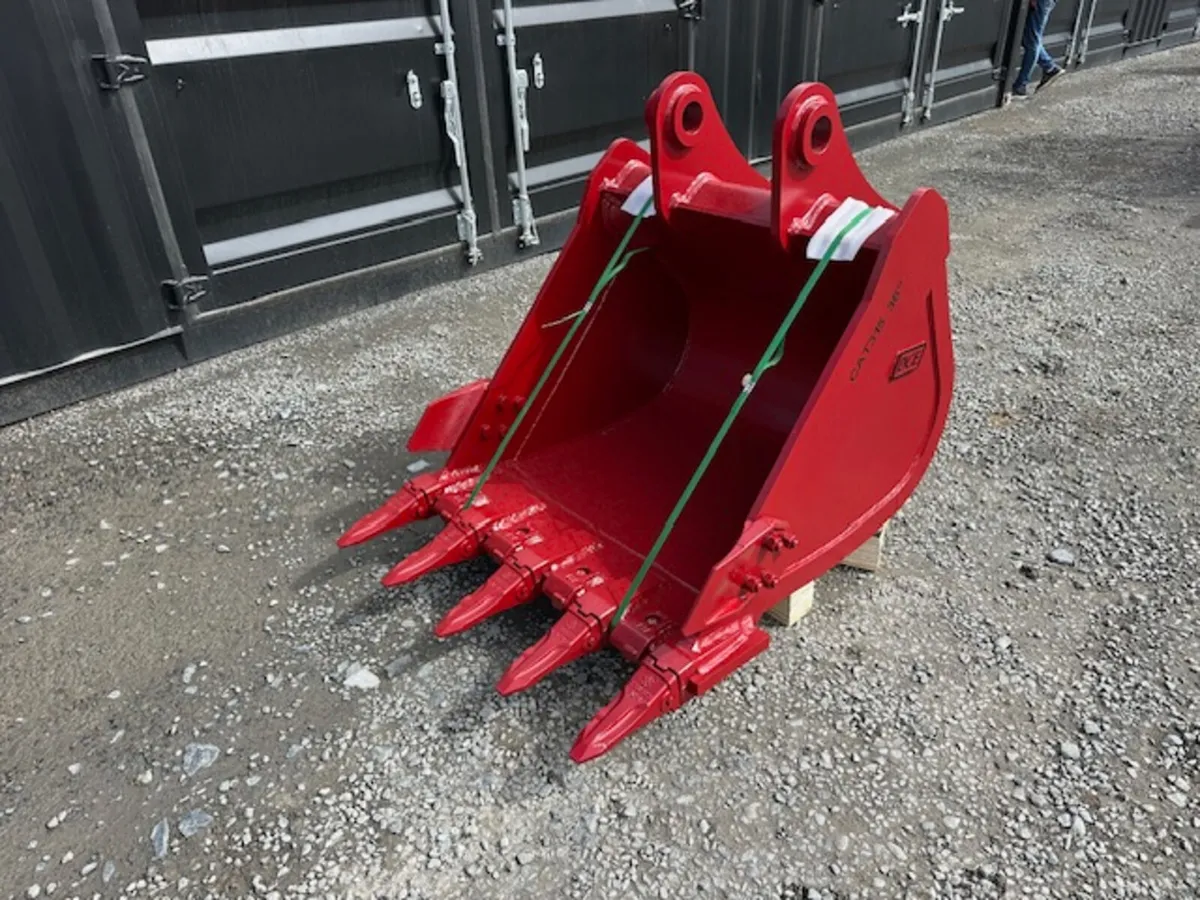 New Heavy Duty Digging Bucket **Online Auction** - Image 1