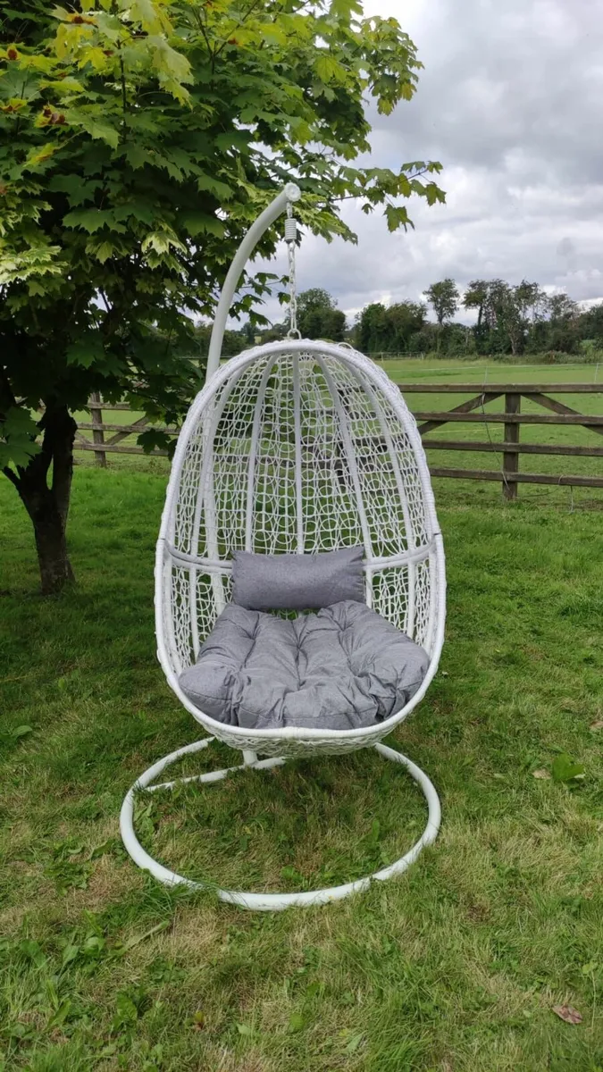 Hanging Swings Eggs – Metal Frame – Free delivery - Image 1