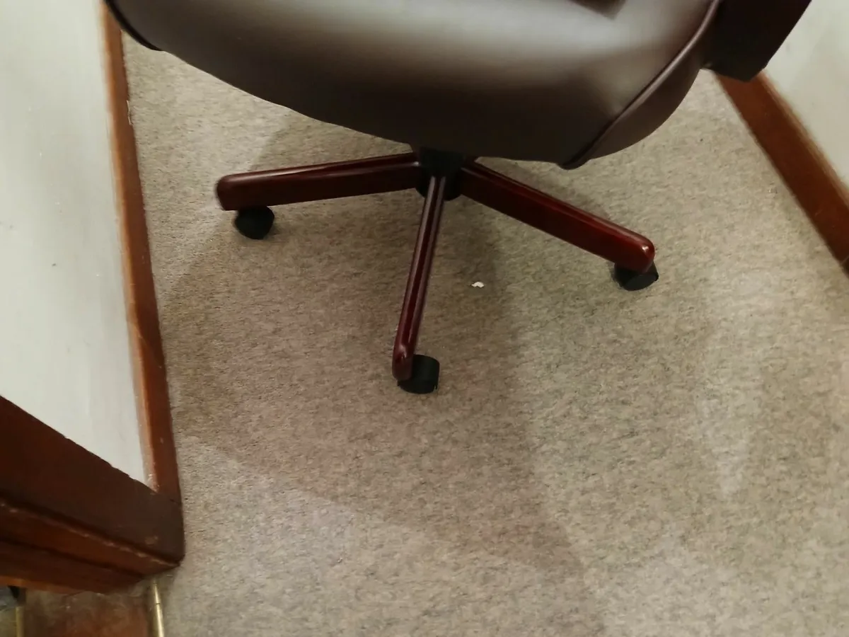Office chair new....chesterfeild  delivered - Image 3