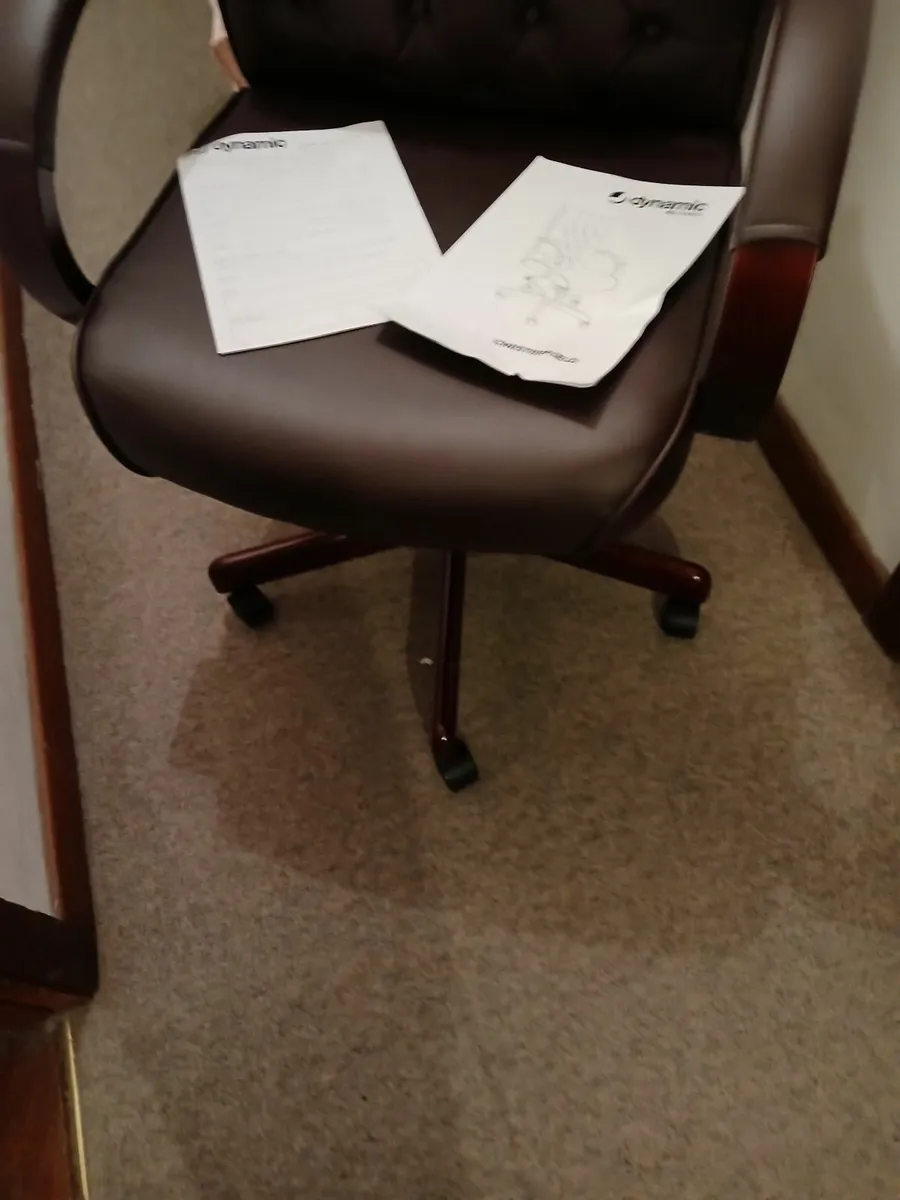 Office chair new....chesterfeild  delivered - Image 4