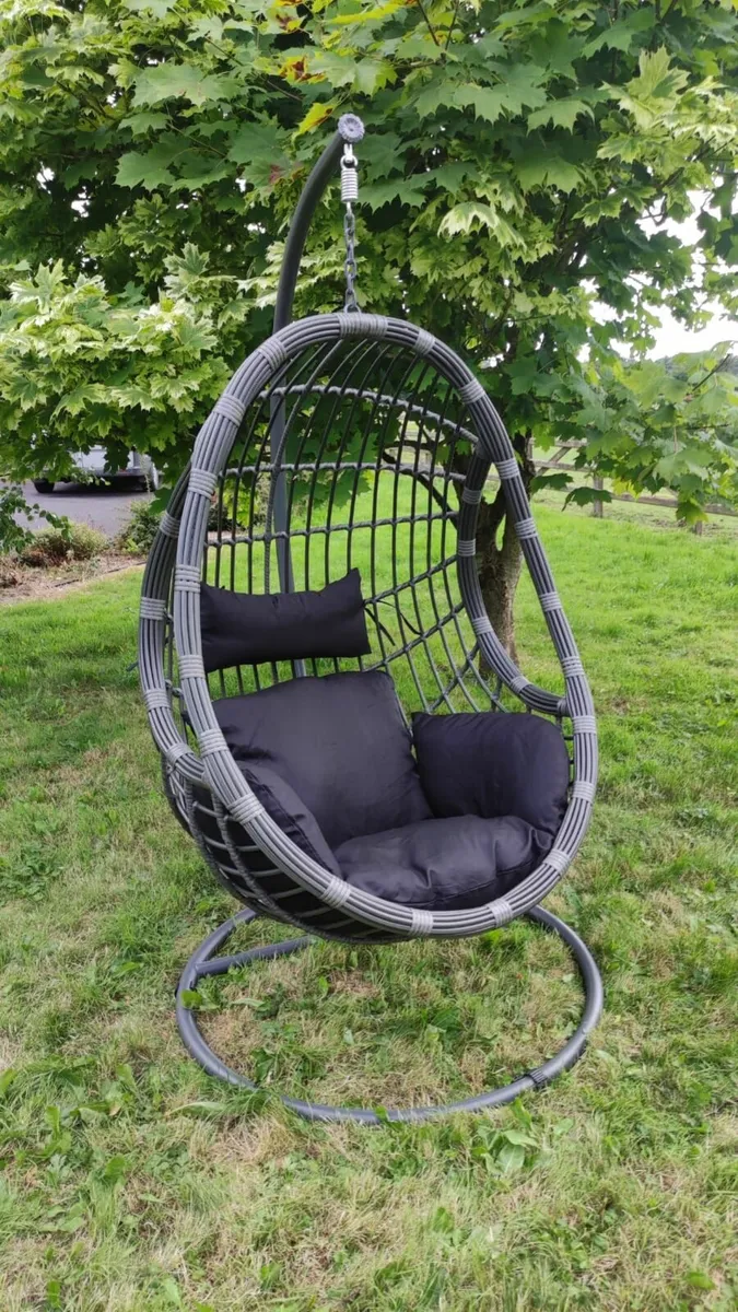 Hanging Swings Eggs – Metal Frame – Free delivery - Image 1