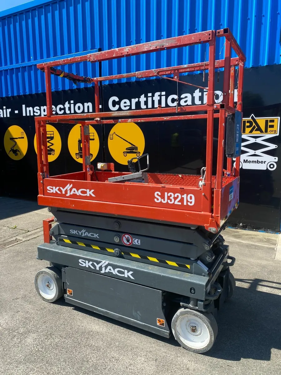 Skyjack 3219 Scissor Lift Used - Image 1