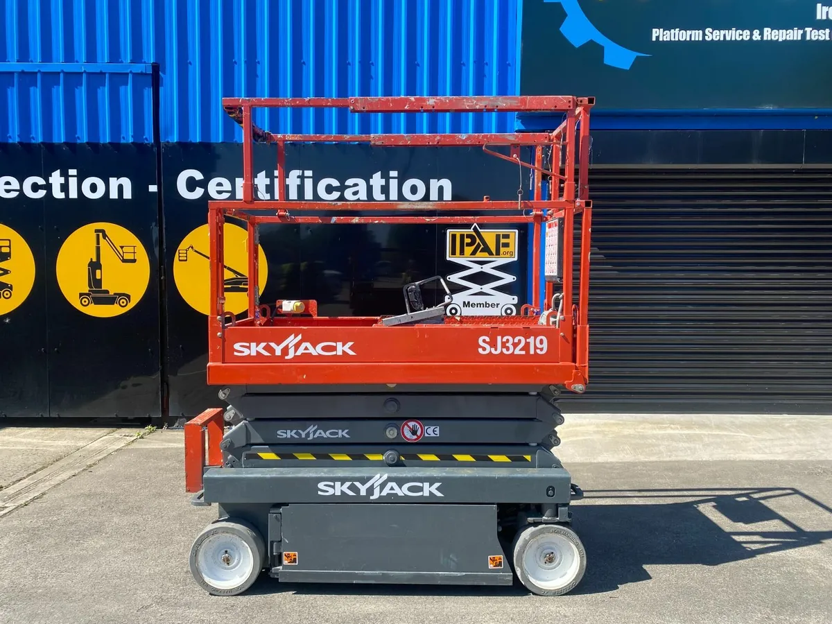 Skyjack 3219 Scissor Lift Used - Image 2