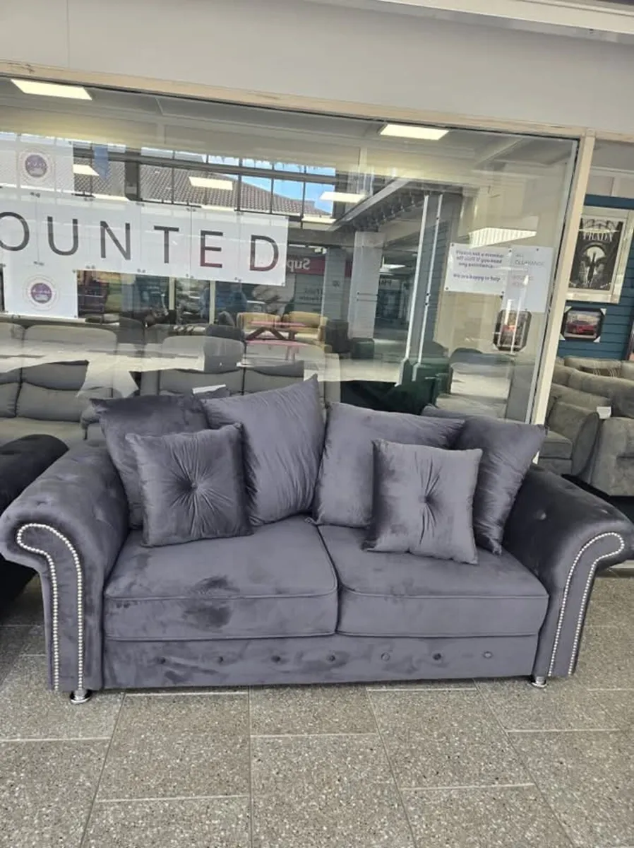 Olympia Ashwin Chesterfield Sofa - Image 2