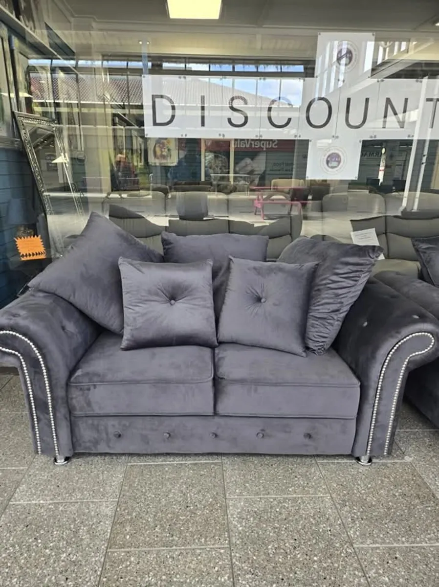 Olympia Ashwin Chesterfield Sofa - Image 3