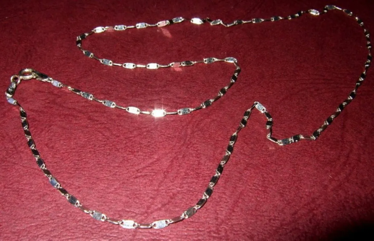 Vintage Hallmarked 9ct White Gold Necklace - Image 1