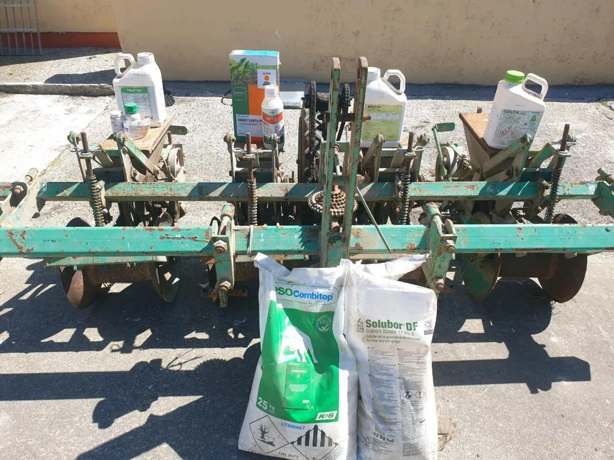 Armer Salmon Sugar Beet Seeder - Image 1