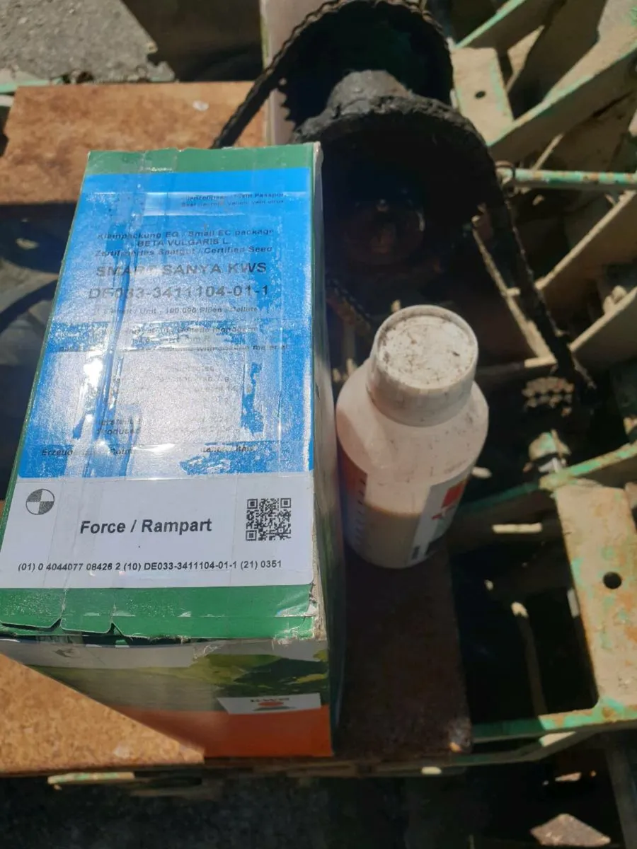 Armer Salmon Sugar Beet Seeder - Image 2
