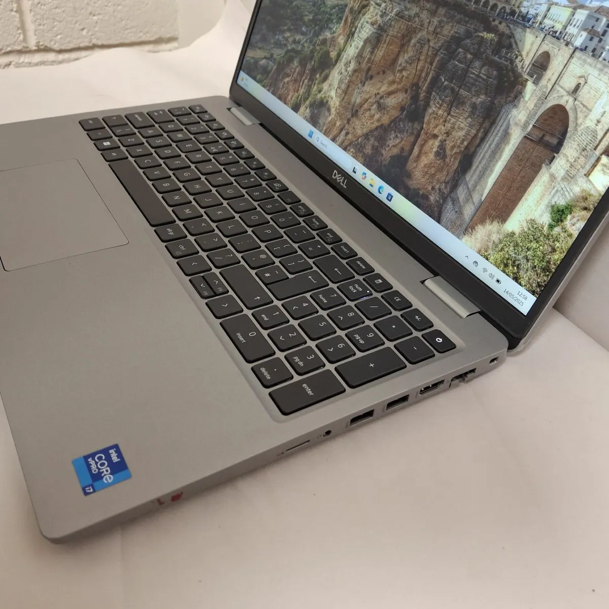 Dell Latitude 5520 i7 11th Gen, 16GB RAM, 512GB SS - Image 3