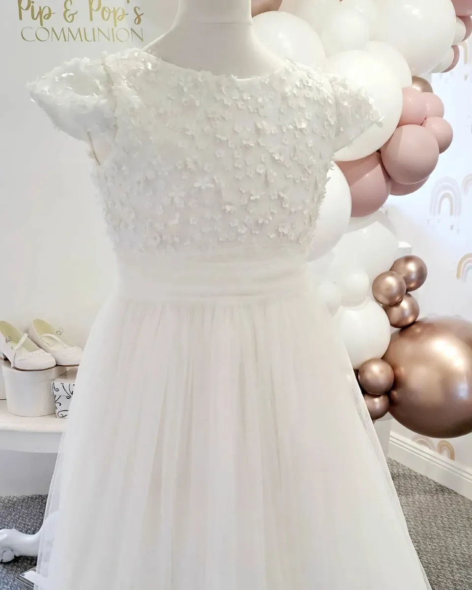 10 Communion Dresses & Access €550. - Image 3