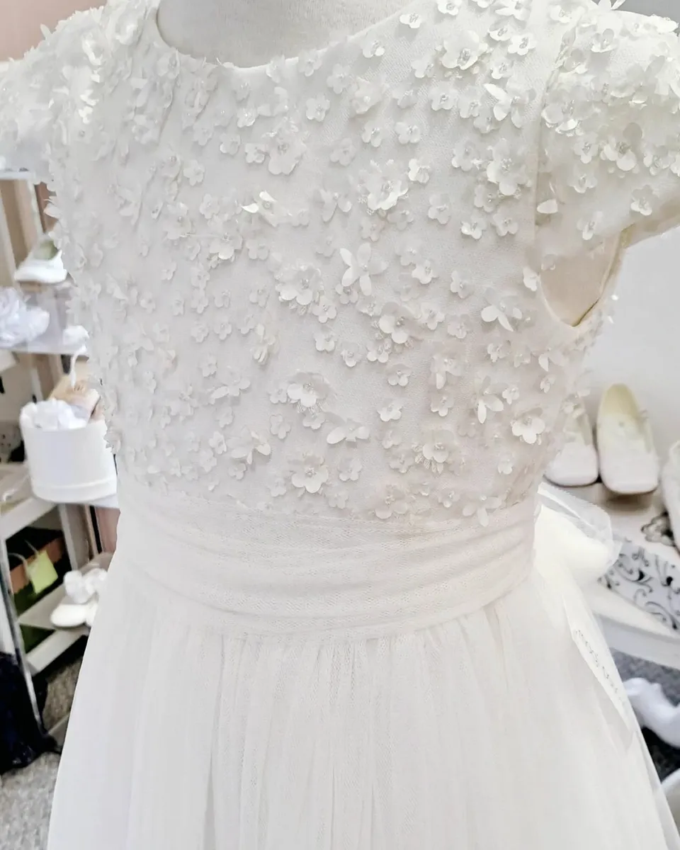 10 Communion Dresses & Access €550. - Image 4