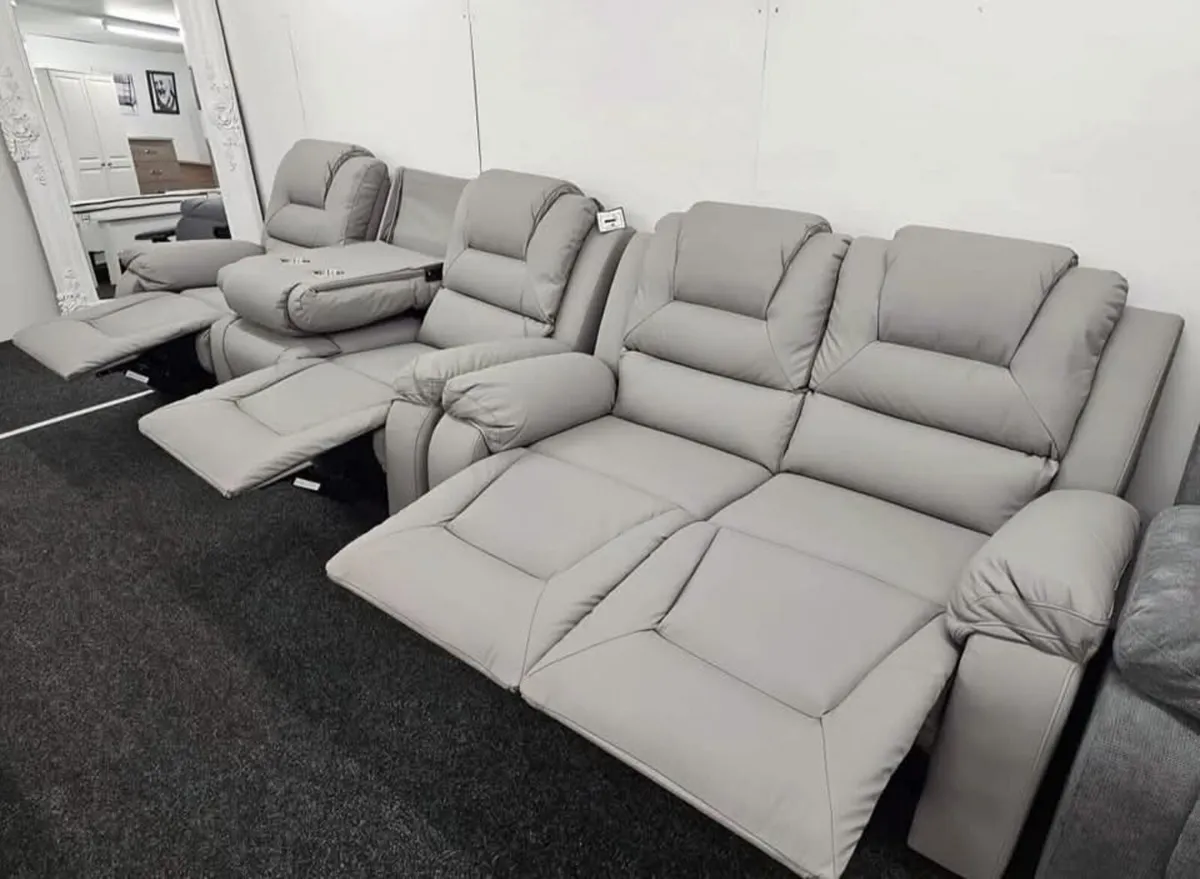 Big Sale On Axel 3+2 Leather Recliner Sofa Set - Image 4