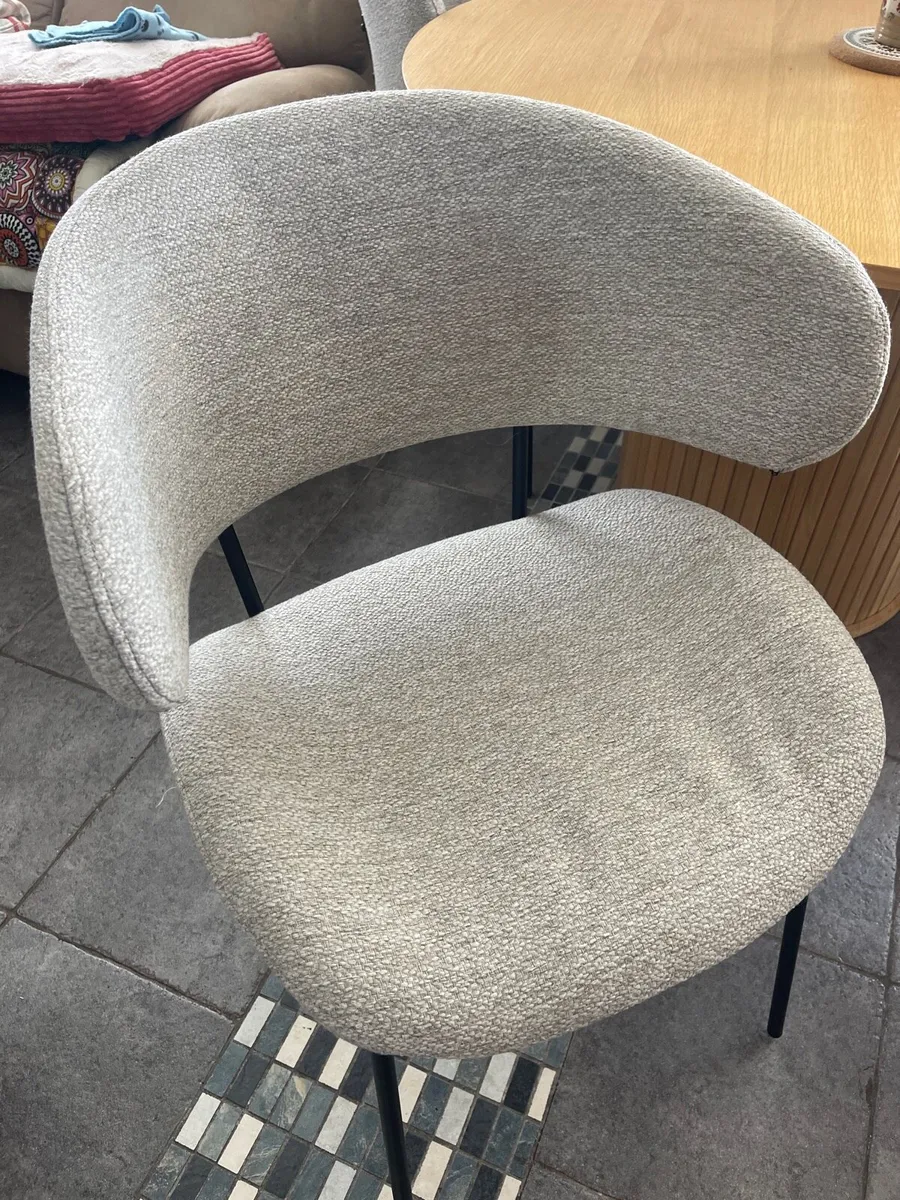 Kitchen chairs and table - Image 4
