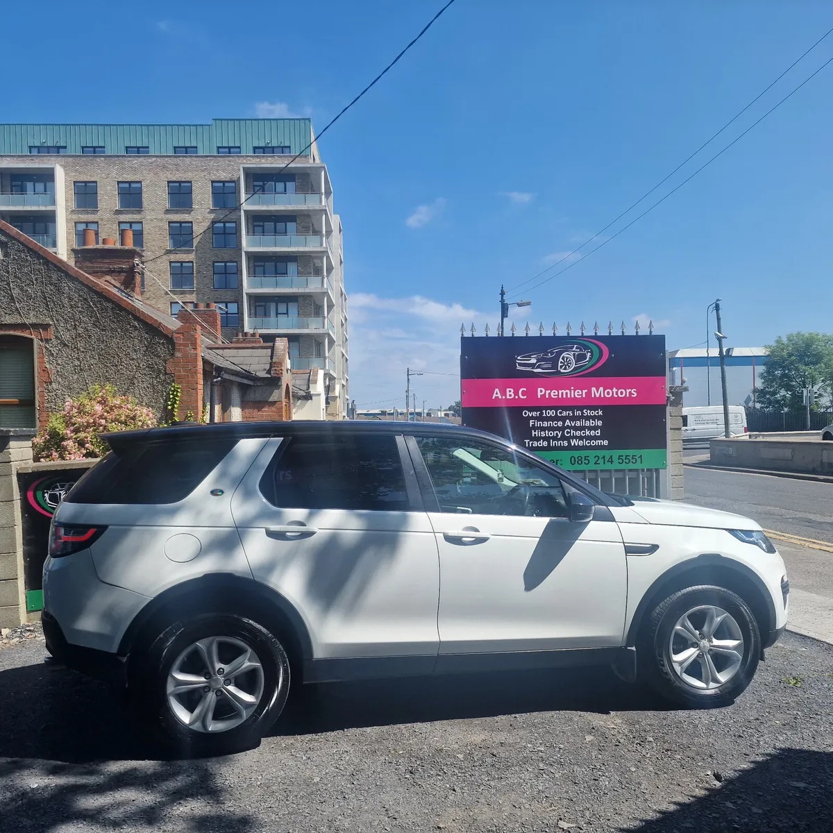 Land Rover Discovery Sport 2.2Diesel - Image 2