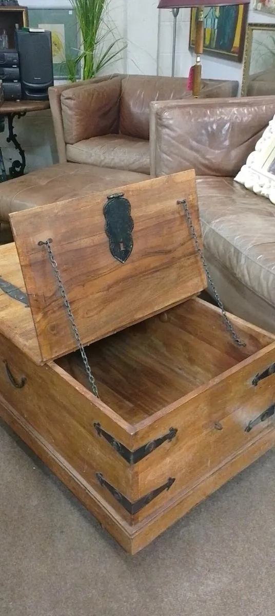 Large Hardwood Hatched Coffee Table - Image 2