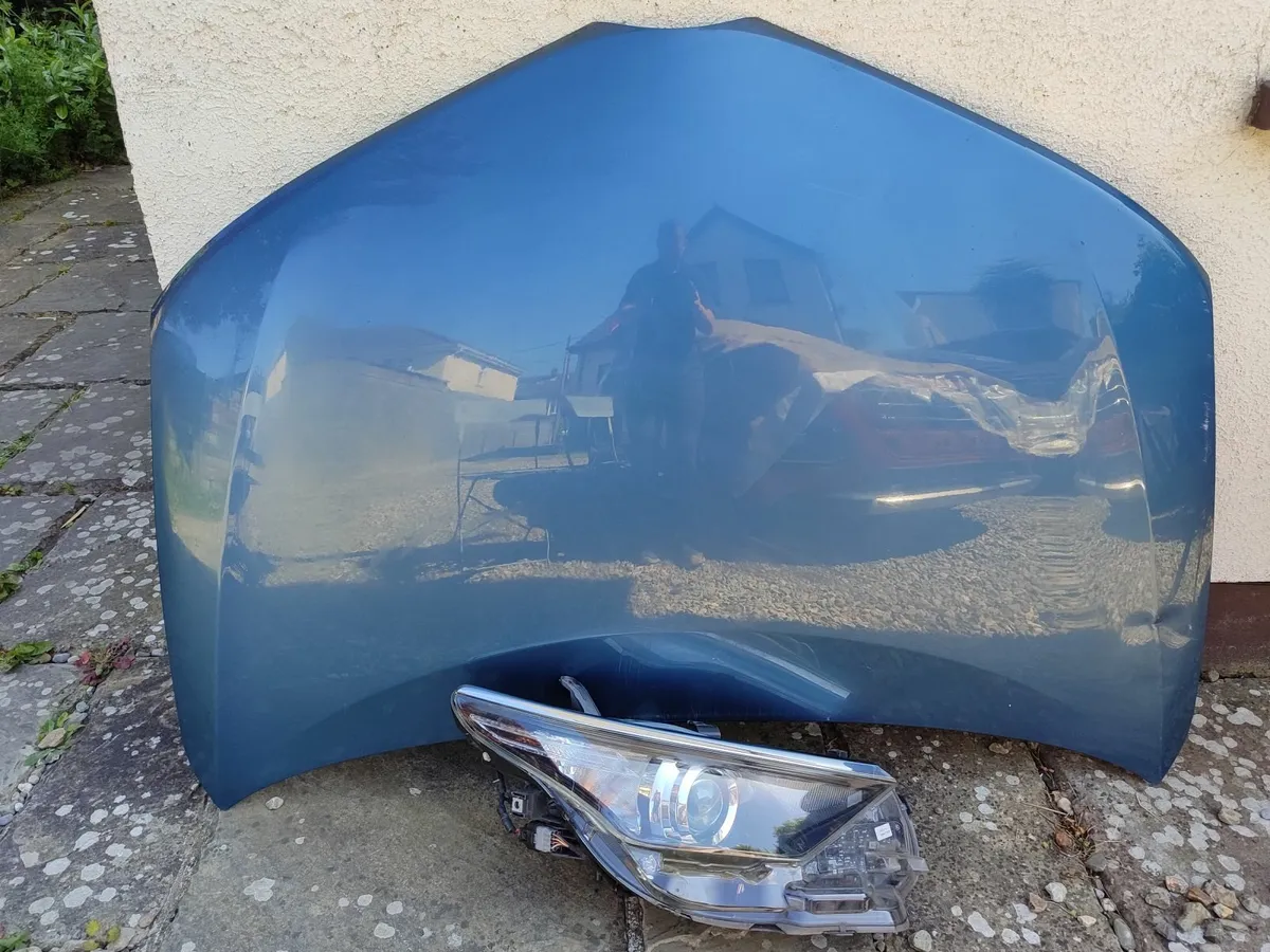 Hood, wings, right headlight Toyota auris 2016 - Image 1