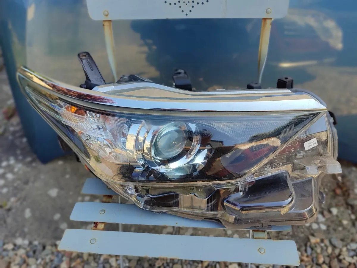 Hood, wings, right headlight Toyota auris 2016 - Image 2