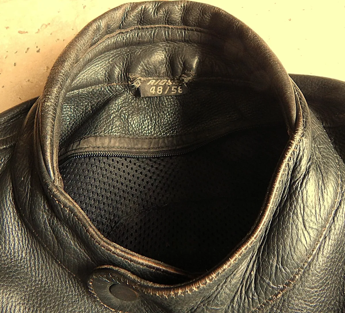 Riossi Vintage Black Cowhide Motorcycle Jacket - Image 4