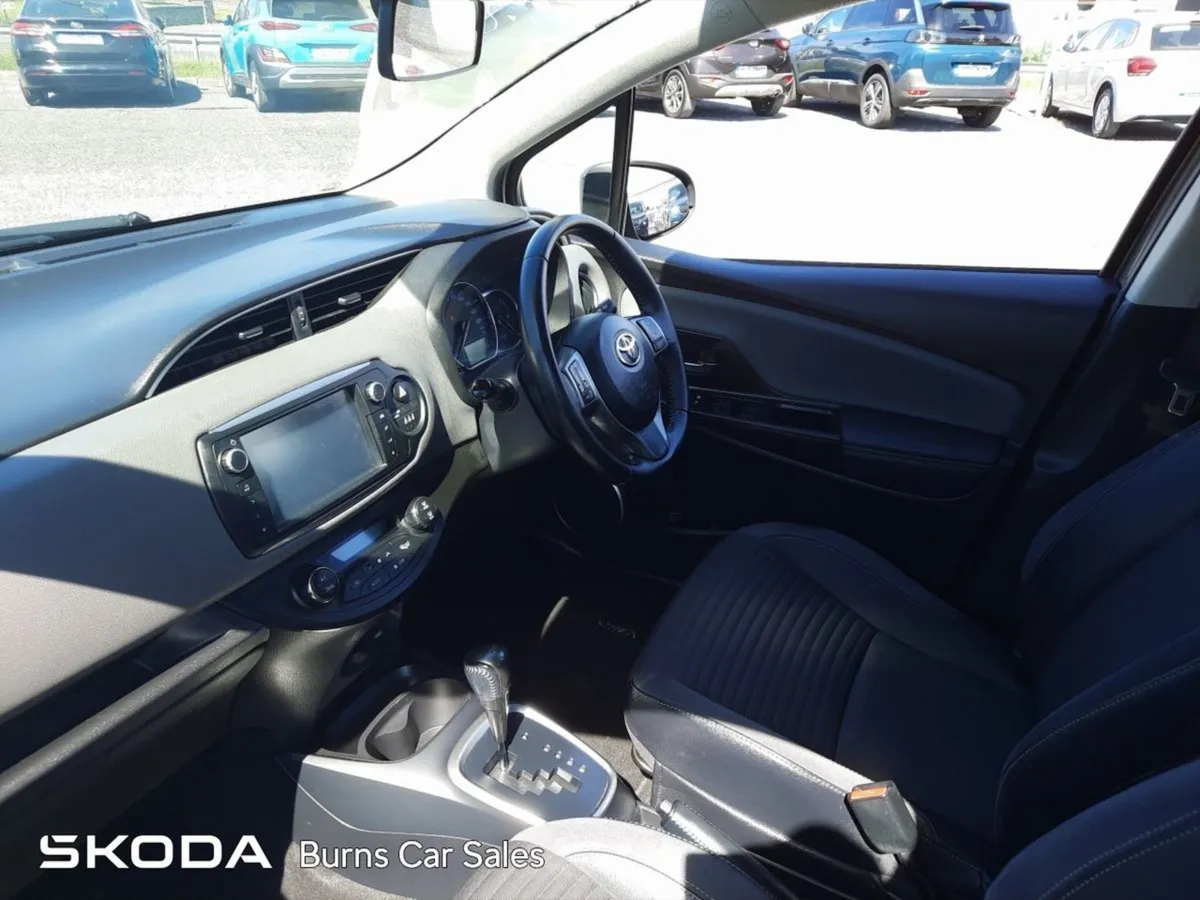 Toyota Yaris Hybrid Luxury - Image 4