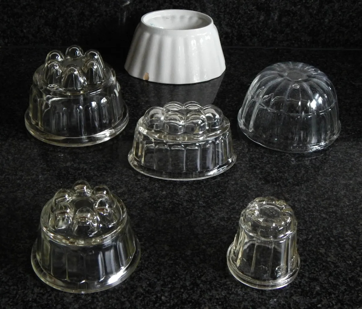 Selection of 6 Jelly Moulds - Image 1