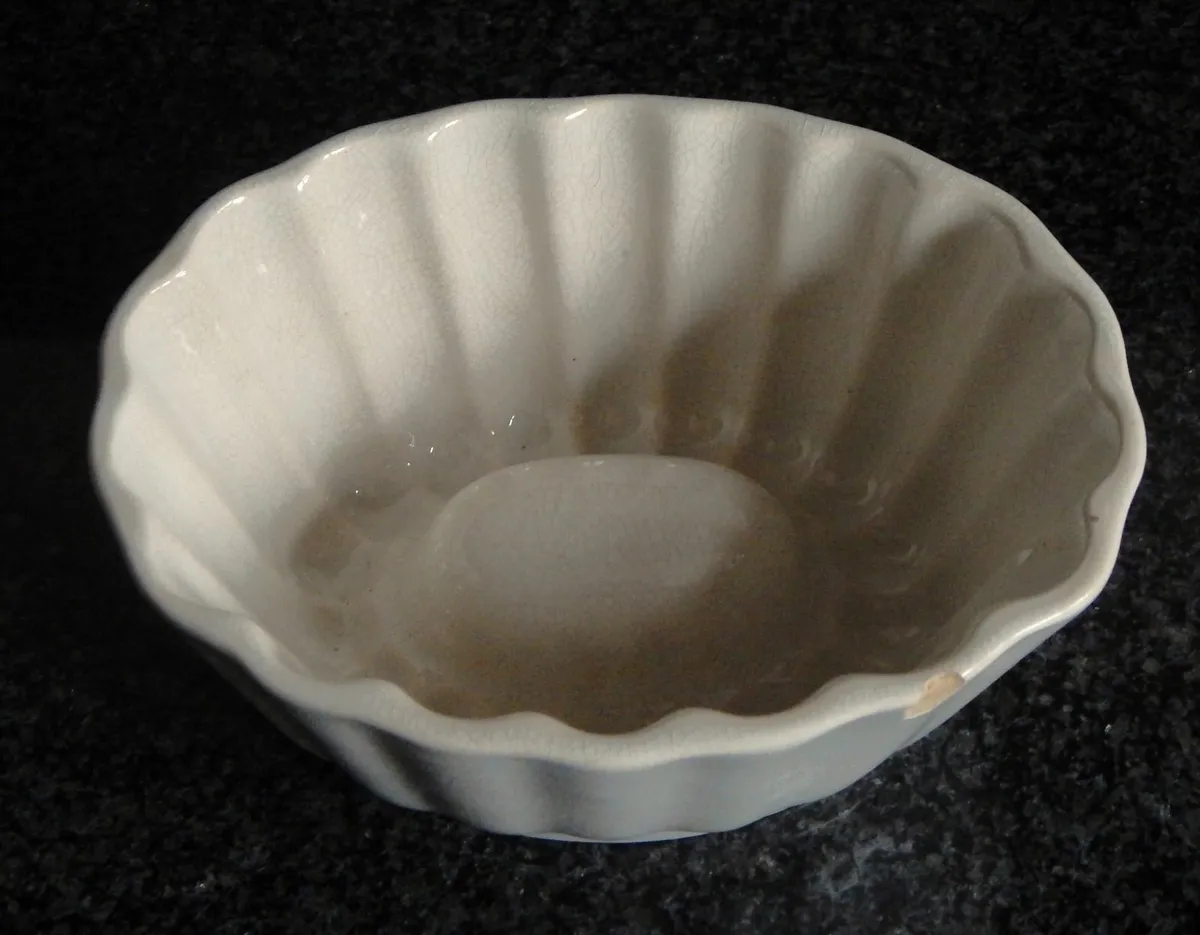 Selection of 6 Jelly Moulds - Image 3
