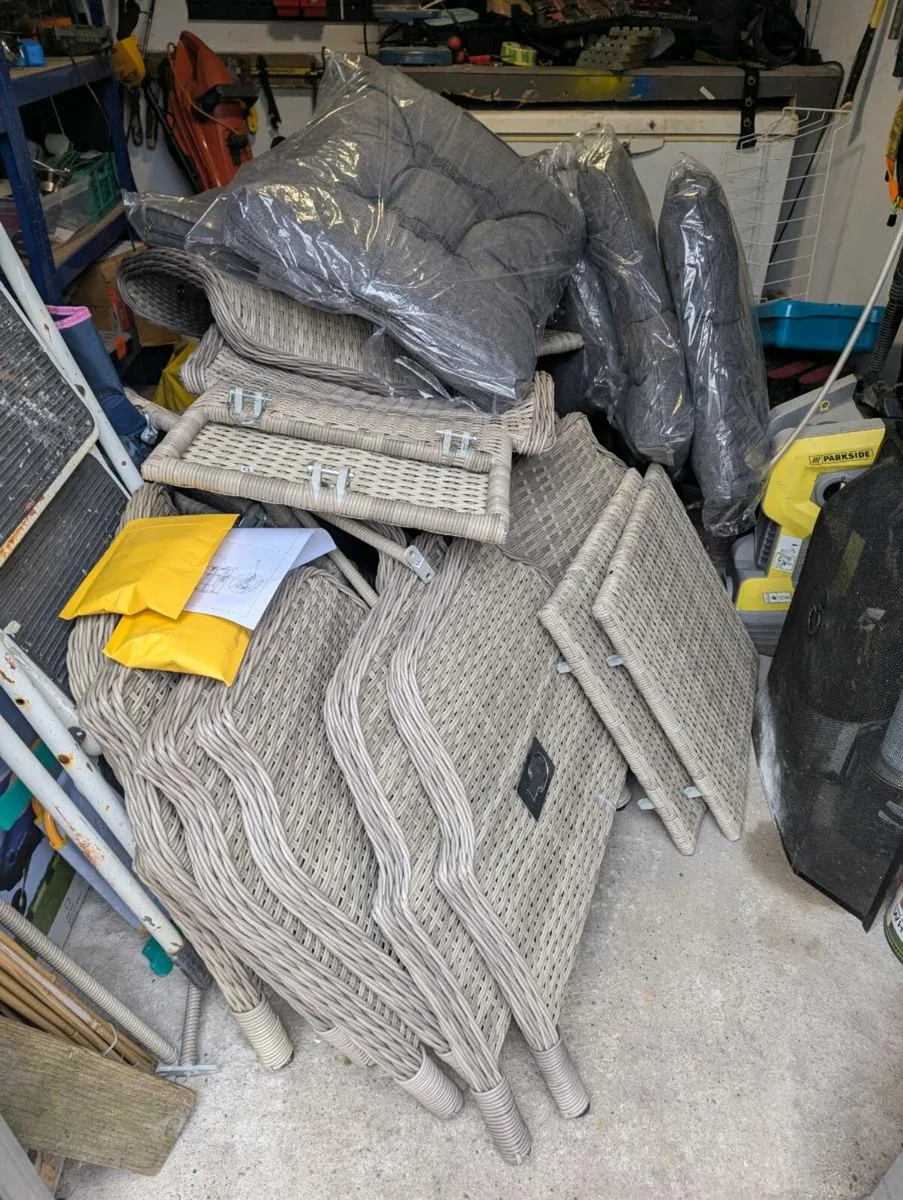 4 ratten recliner garden chairs with cushions - Image 2