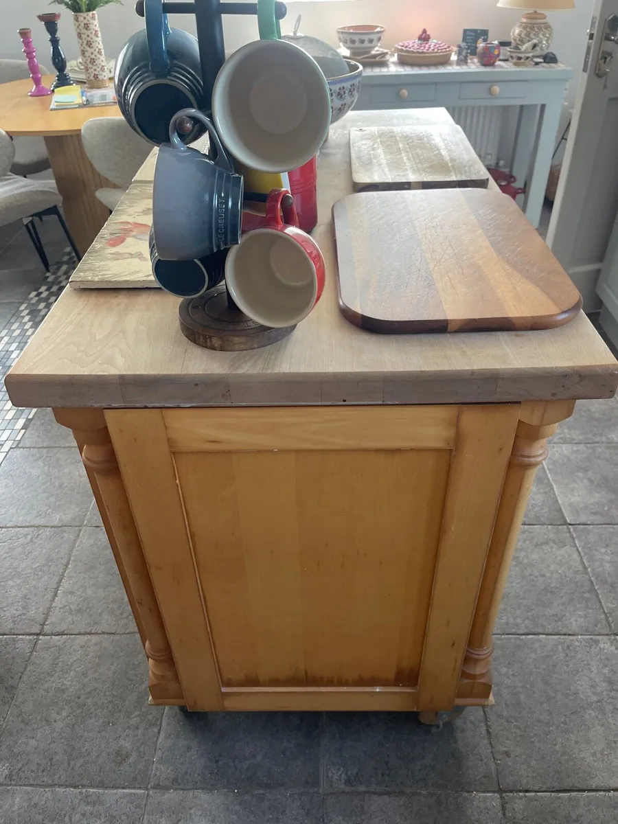 Kitchen island - Image 1