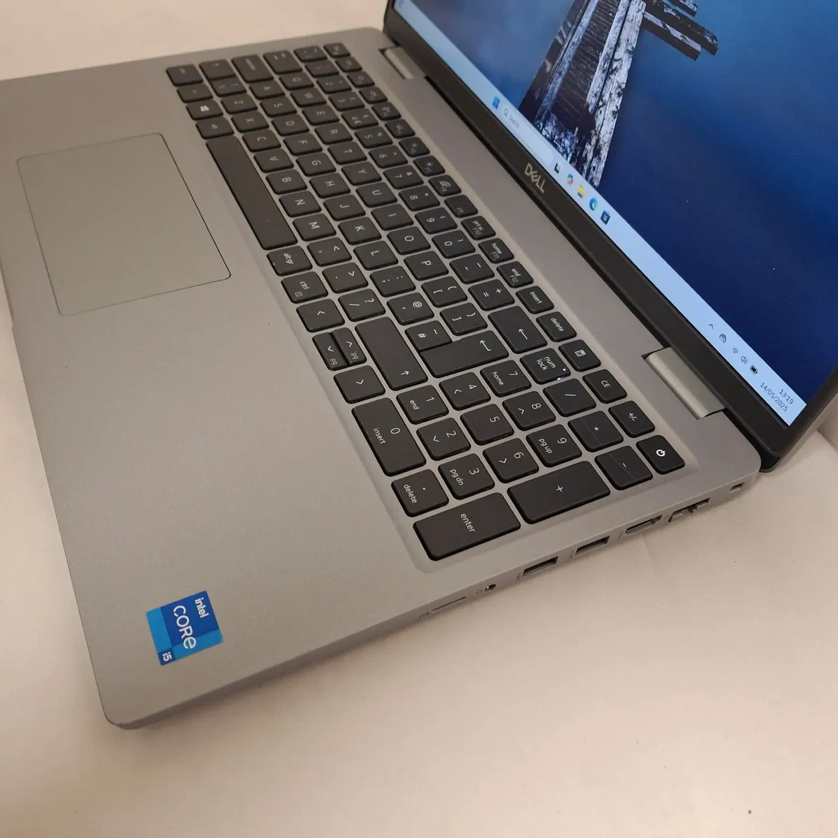 Dell latitude 5520 i5 1135G7 16GB RAM Laptop - Image 1
