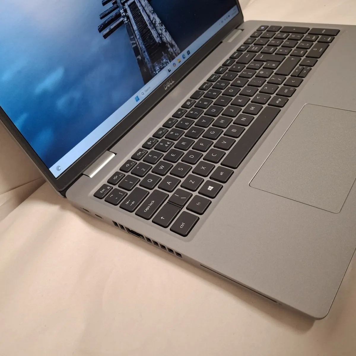 Dell latitude 5520 i5 1135G7 16GB RAM Laptop - Image 4