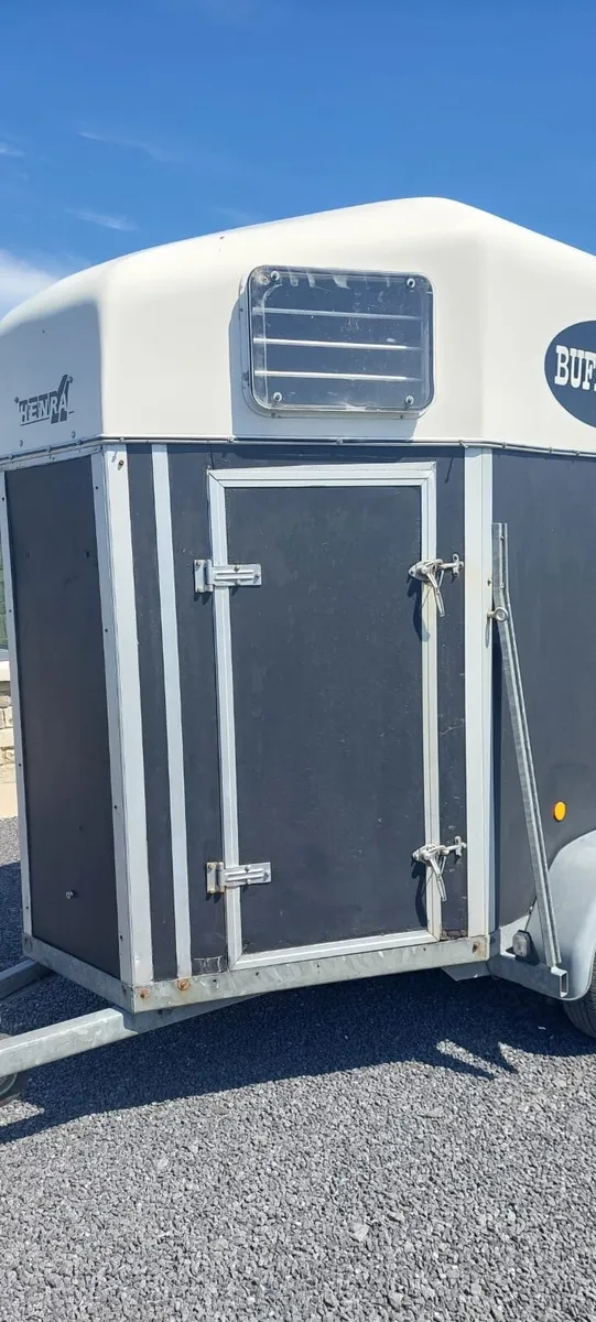Henra double horsebox - Image 2