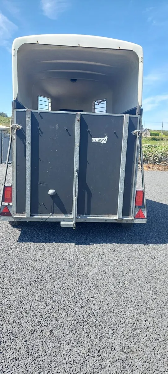Henra double horsebox - Image 4