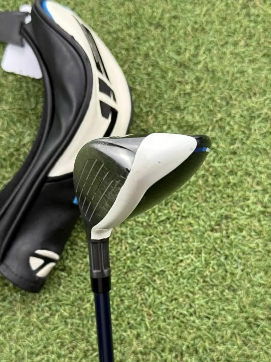 TAYLORMADE SIM 2 MAX HYBRID / #4 22° / STIFF - Image 3