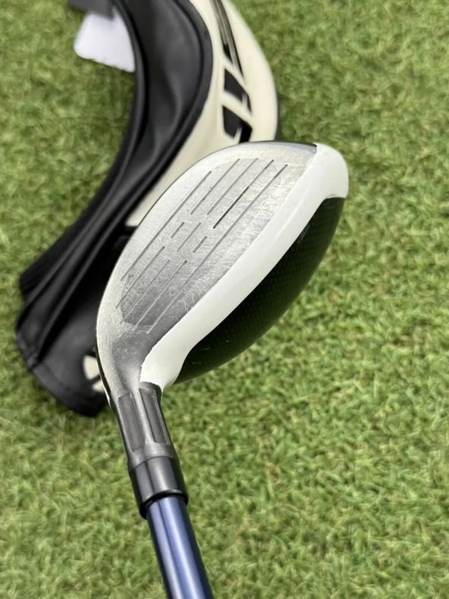 TAYLORMADE SIM 2 MAX HYBRID / #4 22° / STIFF - Image 4