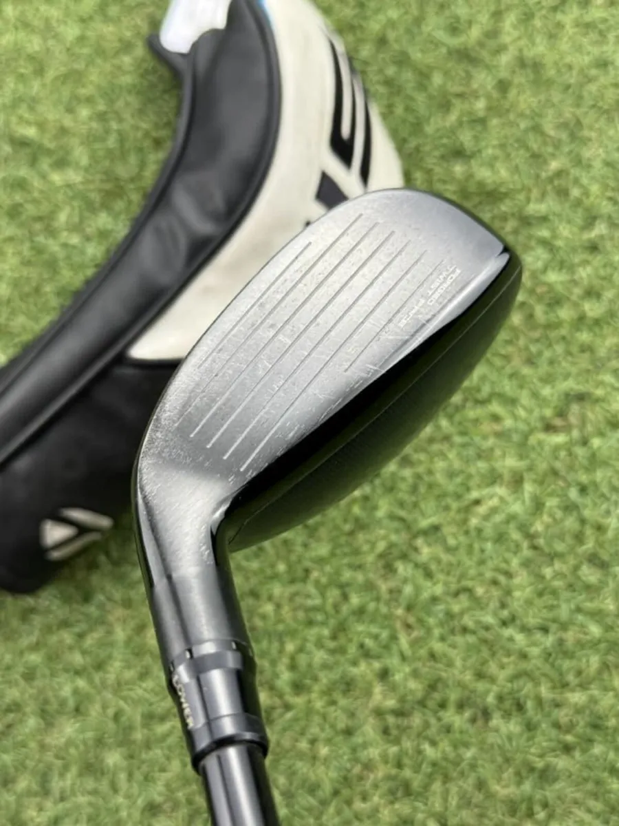 TAYLORMADE SIM 2 HYBRID / #4 22° / STIFF - Image 3
