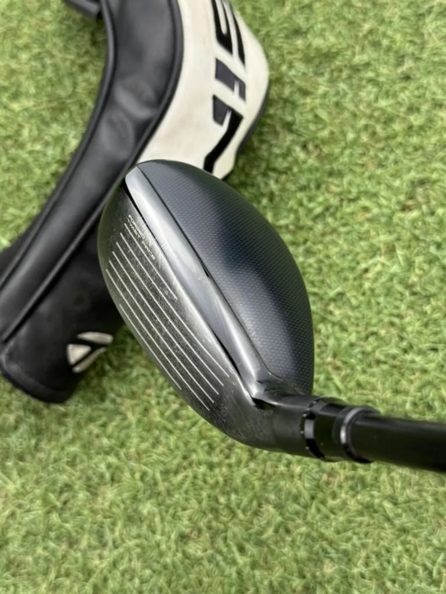 TAYLORMADE SIM 2 HYBRID / #4 22° / STIFF - Image 4