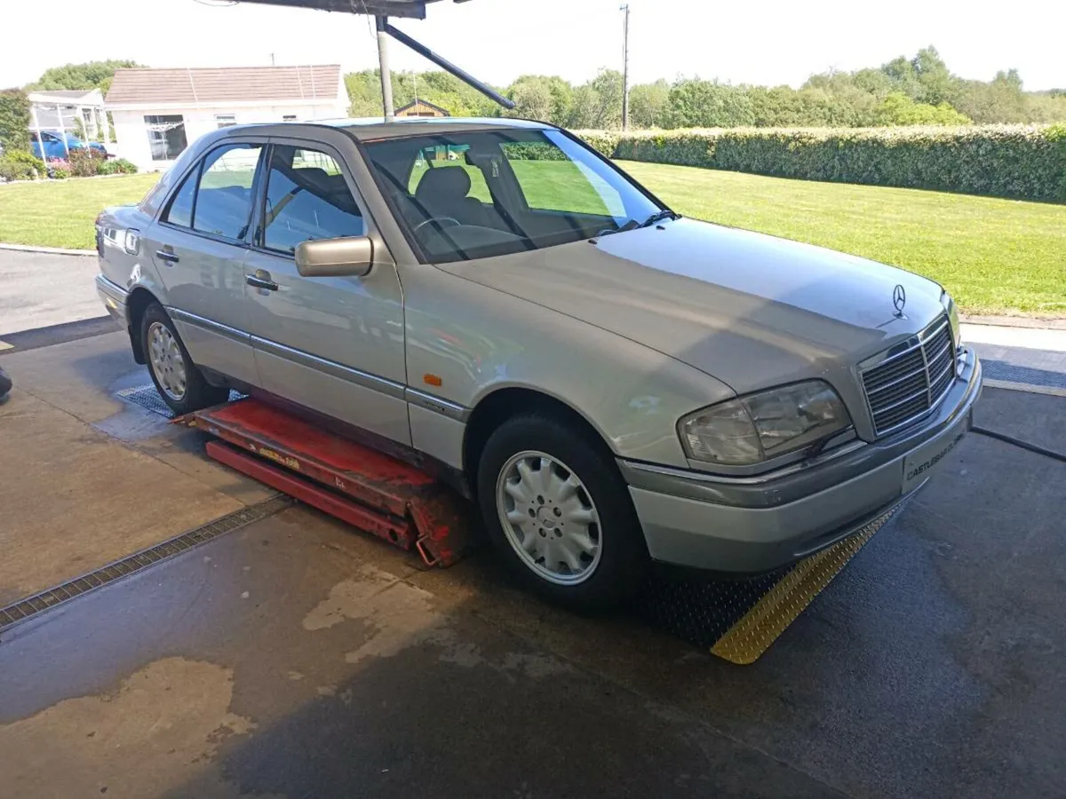 VW golf 1.8  +. Mercedes C280 - Image 1