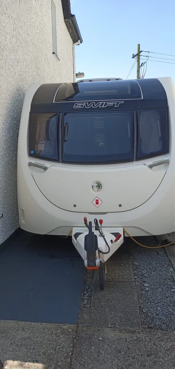 Caravan.Swift Sprite Major 4 birth - Image 1