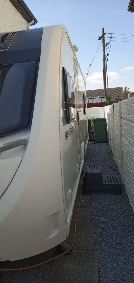 Caravan.Swift Sprite Major 4 birth - Image 3