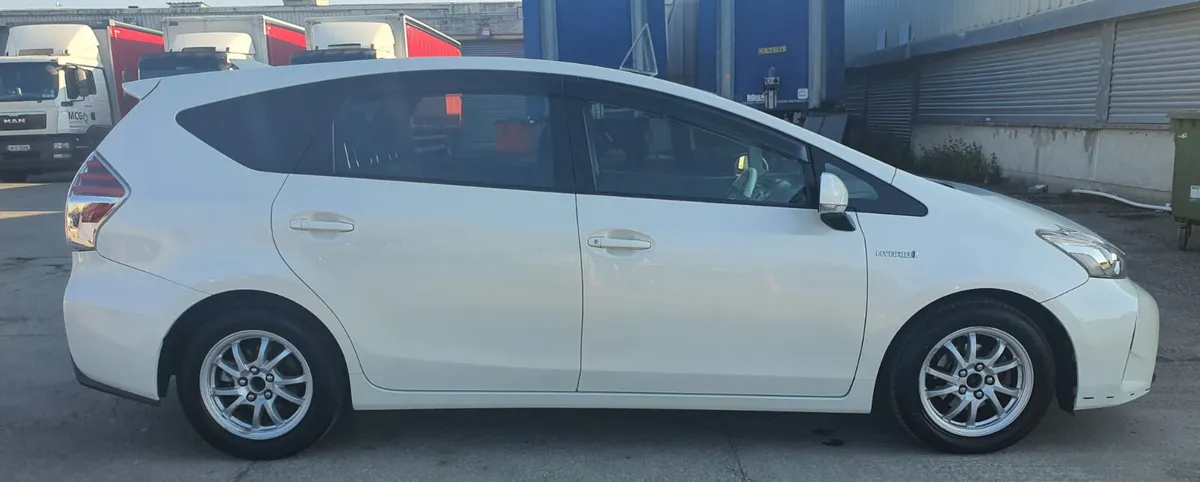 2015 Toyota Prius - Image 4