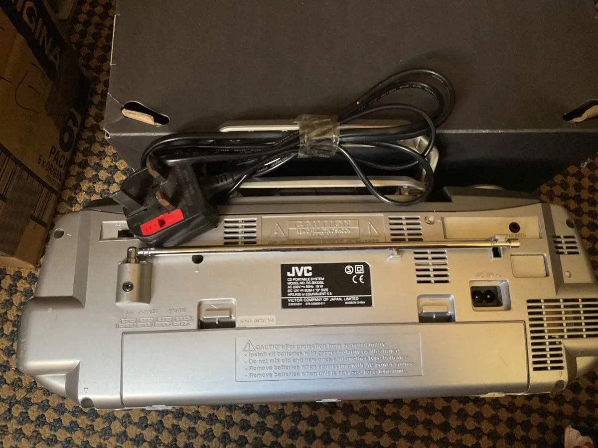 Large JVC portable system - Image 4