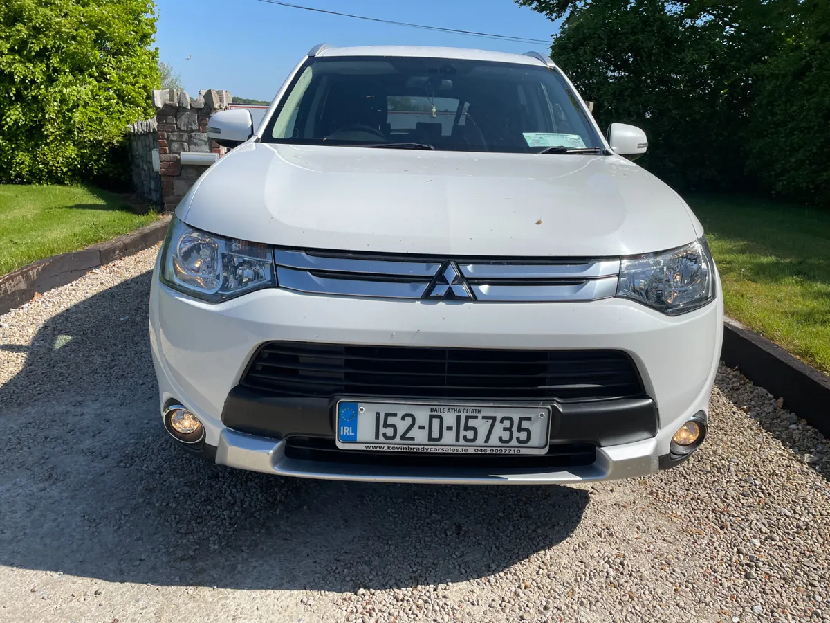 MITSUBISHI OUTLANDER 2.2 DID 4WD 7 SEATER - Image 2